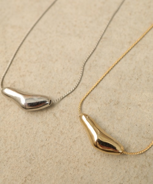 Crisp（クリスプ）の「ニュアンスモチーフネックレス（ネックレス・レディース・ゴールド/シルバー・FREE）」の4枚目の写真