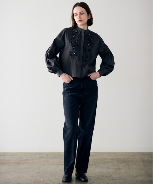 Marilyn Moon（マリリンムーン）の「【SOI-MeME】code embroidery pearl blouse（シャツ/ブラウス・レディース・アイボリー/オフホワイト/チャコール/ブラック・FREE）」の6枚目の写真