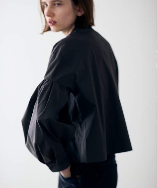 Marilyn Moon（マリリンムーン）の「【SOI-MeME】code embroidery pearl blouse（シャツ/ブラウス・レディース・アイボリー/オフホワイト/チャコール/ブラック・FREE）」の7枚目の写真