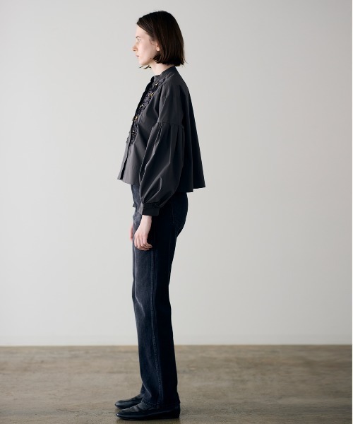 Marilyn Moon（マリリンムーン）の「【SOI-MeME】code embroidery pearl blouse（シャツ/ブラウス・レディース・アイボリー/オフホワイト/チャコール/ブラック・FREE）」の12枚目の写真