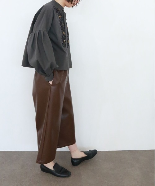 Marilyn Moon（マリリンムーン）の「【SOI-MeME】code embroidery pearl blouse（シャツ/ブラウス・レディース・アイボリー/オフホワイト/チャコール/ブラック・FREE）」の16枚目の写真