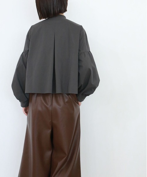 Marilyn Moon（マリリンムーン）の「【SOI-MeME】code embroidery pearl blouse（シャツ/ブラウス・レディース・アイボリー/オフホワイト/チャコール/ブラック・FREE）」の17枚目の写真