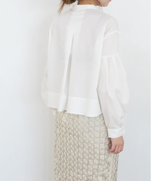 Marilyn Moon（マリリンムーン）の「【SOI-MeME】code embroidery pearl blouse（シャツ/ブラウス・レディース・アイボリー/オフホワイト/チャコール/ブラック・FREE）」の21枚目の写真