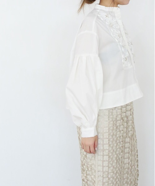 Marilyn Moon（マリリンムーン）の「【SOI-MeME】code embroidery pearl blouse（シャツ/ブラウス・レディース・アイボリー/オフホワイト/チャコール/ブラック・FREE）」の20枚目の写真