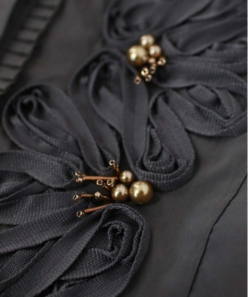 Marilyn Moon（マリリンムーン）の「【SOI-MeME】code embroidery pearl blouse（シャツ/ブラウス・レディース・アイボリー/オフホワイト/チャコール/ブラック・FREE）」の22枚目の写真