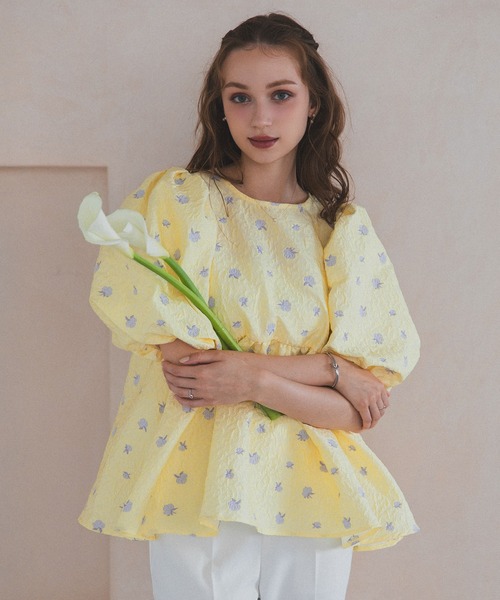 MERAKI（メラキ）の「ペプラムフラワーパフスリーブブラウス（シャツ/ブラウス・レディース・イエロー/ホワイト/アイボリー/ブルー・FREE）」の4枚目の写真