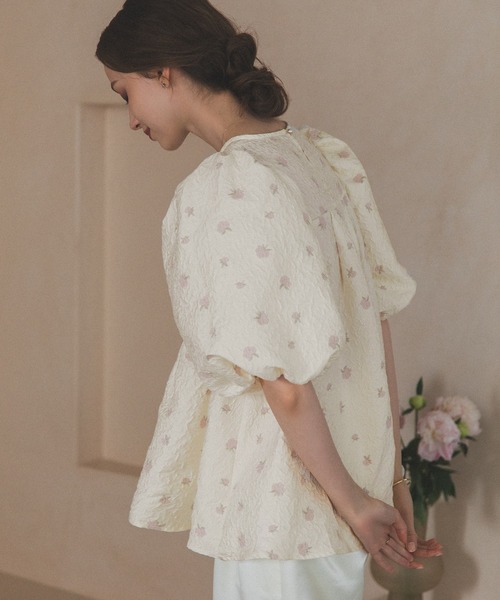 MERAKI（メラキ）の「ペプラムフラワーパフスリーブブラウス（シャツ/ブラウス・レディース・イエロー/ホワイト/アイボリー/ブルー・FREE）」の6枚目の写真