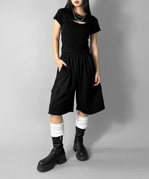 LVEU.(ラブユ.)の「【LVEU.】フロントカットアウトトップス / トップス 半袖 カットアウト 肌見せ ミニT クロップド ショート コンパクト ブラック カーキ(Tシャツ/カットソー・レディース・ブラック/カーキ・FREE)」の9枚目の写真