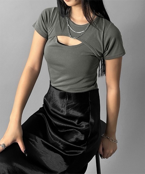 LVEU.(ラブユ.)の「【LVEU.】フロントカットアウトトップス / トップス 半袖 カットアウト 肌見せ ミニT クロップド ショート コンパクト ブラック カーキ(Tシャツ/カットソー・レディース・ブラック/カーキ・FREE)」の14枚目の写真