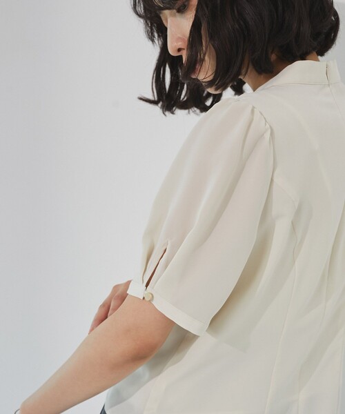 UNITED TOKYO（ユナイテッドトウキョウ）の「エアリーグレースタイブラウス｜ウォッシャブル/吸汗/速乾/防シワ/オフィスカジュアル/半袖/春服（シャツ/ブラウス・レディース・アイボリー/ライトブルー/ブラック・FREE）」の21枚目の写真