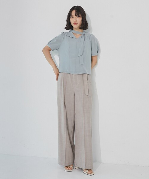 UNITED TOKYO（ユナイテッドトウキョウ）の「エアリーグレースタイブラウス｜ウォッシャブル/吸汗/速乾/防シワ/オフィスカジュアル/半袖/春服（シャツ/ブラウス・レディース・アイボリー/ライトブルー/ブラック・FREE）」の20枚目の写真