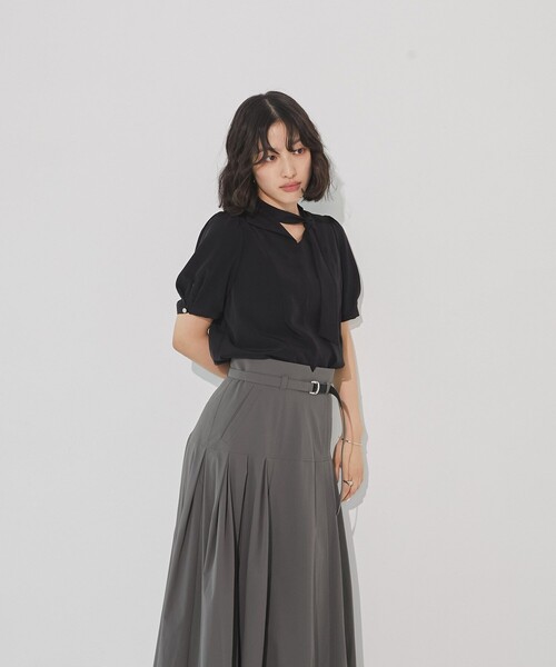 UNITED TOKYO（ユナイテッドトウキョウ）の「エアリーグレースタイブラウス｜ウォッシャブル/吸汗/速乾/防シワ/オフィスカジュアル/半袖/春服（シャツ/ブラウス・レディース・アイボリー/ライトブルー/ブラック・FREE）」の8枚目の写真