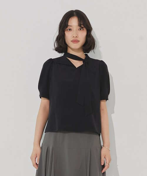 UNITED TOKYO（ユナイテッドトウキョウ）の「エアリーグレースタイブラウス｜ウォッシャブル/吸汗/速乾/防シワ/オフィスカジュアル/半袖/春服（シャツ/ブラウス・レディース・アイボリー/ライトブルー/ブラック・FREE）」の7枚目の写真