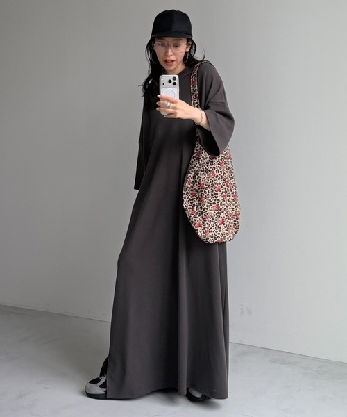 wee9s(ウィークス)の「HANSODE super loose light sweatee one piece / 半袖スウェッティーワンピース(スーパールーズタイプ)(ワンピース・レディース・ネイビー/レッド/ブラック/ベビーピンク/チェリーピンク/グレー/ミント/チャコール・FREE/SHORT/LONG)」の4枚目の写真
