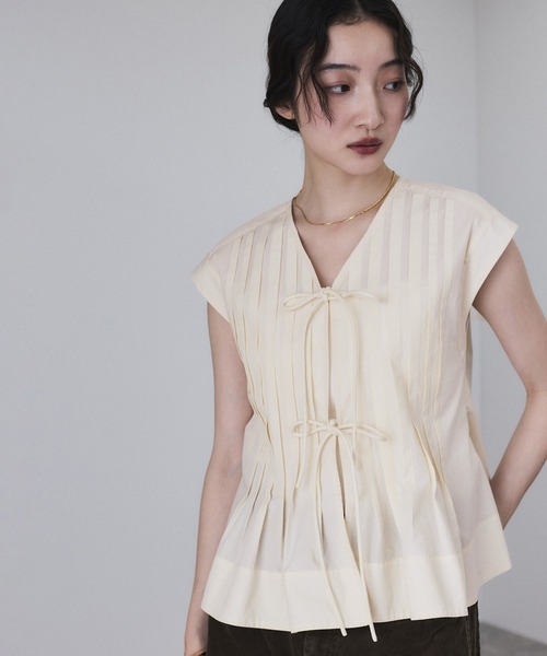 ADAM ET ROPE'(アダムエロペ)の「【サステナブル】タックフレアジレブラウス(シャツ/ブラウス・レディース・ブラック/キナリ/ベージュ系その他・FREE)」の15枚目の写真