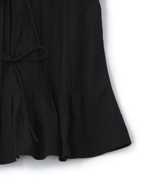 ADAM ET ROPE'(アダムエロペ)の「【サステナブル】タックフレアジレブラウス(シャツ/ブラウス・レディース・ブラック/キナリ/ベージュ系その他・FREE)」の8枚目の写真