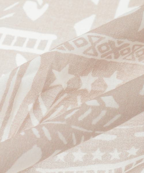 CONVERSE TOKYO(コンバーストウキョウ)の「BLOCK PRINT SCARF(バンダナ/スカーフ・レディース・ベージュ/ネイビー/サックスブルー・FREE)」の7枚目の写真