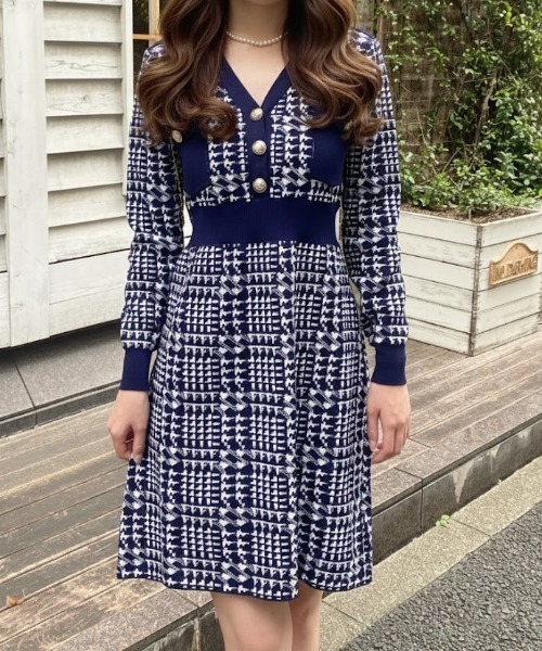 Mejoul（メジュール）の「千鳥柄 ウエスト切替 ニットミニワンピース（ワンピース・レディース・ブラック/ネイビー・L/M）」の11枚目の写真