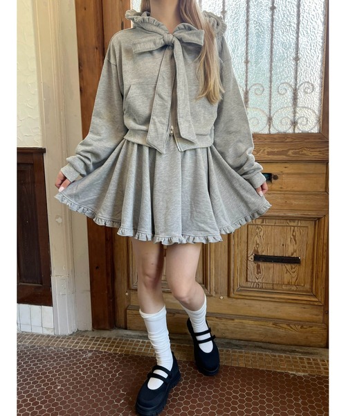 人気完売 美品✨ヨリ バックギャザー撥水パーカー フリル リボン 黒 人気完売 美品✨ヨリ バックギャザー撥水パーカー フリル リボン 黒 6