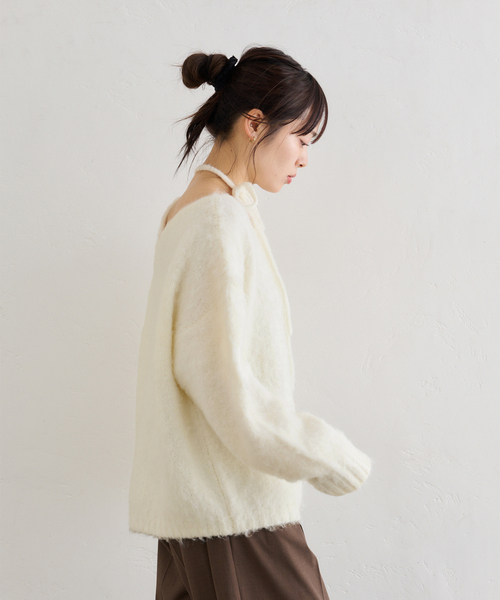 U by SPICK&SPAN(ユーバイスピックアンドスパン)の「アシメオフショルシャギーニット(ニット/セーター・レディース・ホワイト/ブラウン・FREE)」の5枚目の写真