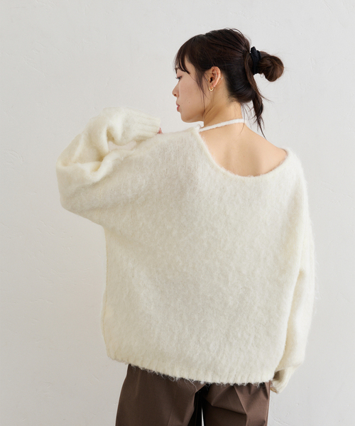 U by SPICK&SPAN(ユーバイスピックアンドスパン)の「アシメオフショルシャギーニット(ニット/セーター・レディース・ホワイト/ブラウン・FREE)」の6枚目の写真