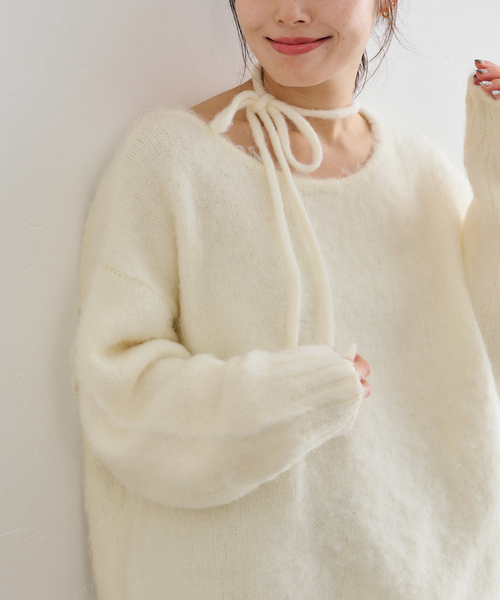 U by SPICK&SPAN(ユーバイスピックアンドスパン)の「アシメオフショルシャギーニット(ニット/セーター・レディース・ホワイト/ブラウン・FREE)」の7枚目の写真