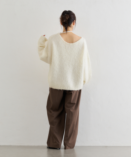 U by SPICK&SPAN(ユーバイスピックアンドスパン)の「アシメオフショルシャギーニット(ニット/セーター・レディース・ホワイト/ブラウン・FREE)」の11枚目の写真