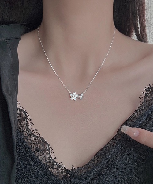 Lace Ladies（レースレディース）の「ツイン フラワー モチーフ ビジュー ネックレス（ネックレス・レディース・シルバー/ゴールド・FREE）」の8枚目の写真