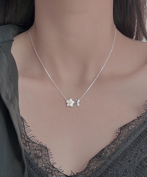 Lace Ladies（レースレディース）の「ツイン フラワー モチーフ ビジュー ネックレス（ネックレス・レディース・シルバー/ゴールド・FREE）」の9枚目の写真