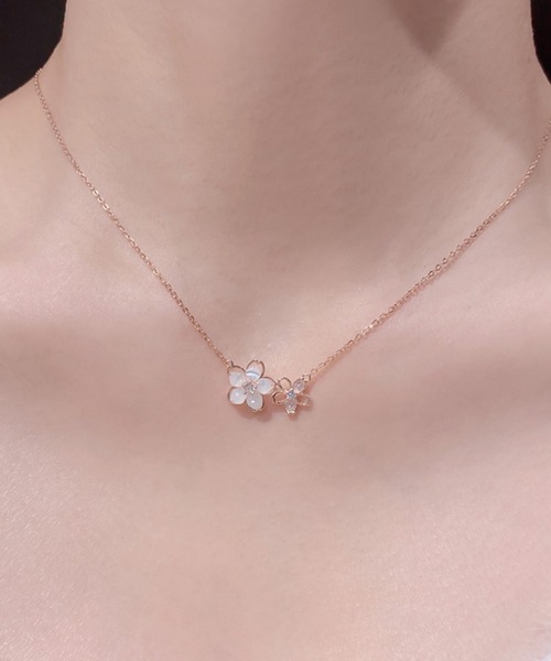 Lace Ladies（レースレディース）の「ツイン フラワー モチーフ ビジュー ネックレス（ネックレス・レディース・シルバー/ゴールド・FREE）」の4枚目の写真