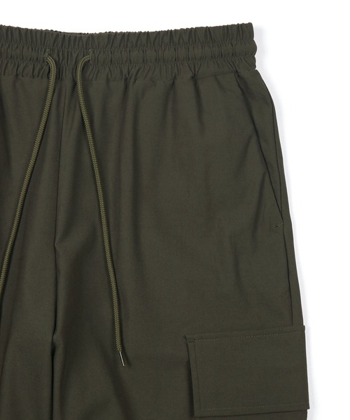 LANVIN en Bleu（ランバンオンブルー）の「ライトポンチ ジャージ素材 クロップド カーゴパンツ（カーゴパンツ・メンズ・ネイビー/カーキ・50/48/46/52）」の4枚目の写真