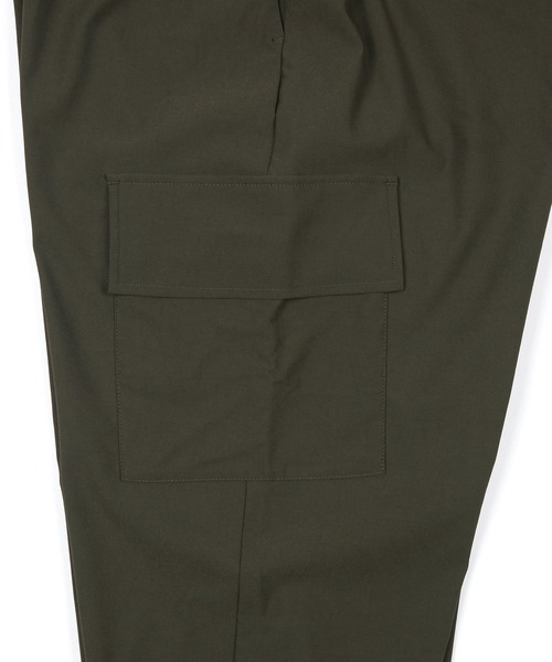 LANVIN en Bleu（ランバンオンブルー）の「ライトポンチ ジャージ素材 クロップド カーゴパンツ（カーゴパンツ・メンズ・ネイビー/カーキ・50/48/46/52）」の5枚目の写真