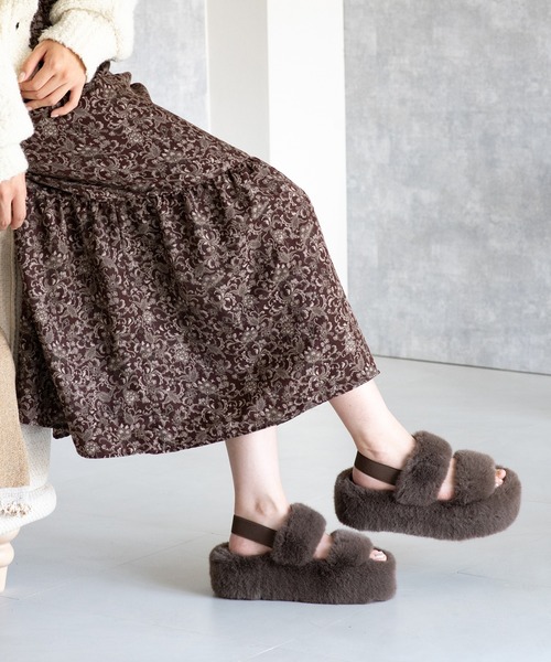 JELLY BEANS（ジェリービーンズ）の「エコファーダブルストラップサンダル(210-56382)JELLY BEANS(ジェリービーンズ)（サンダル・レディース・ベージュ/ダークブラウン・S/M/L/LL）」の2枚目の写真