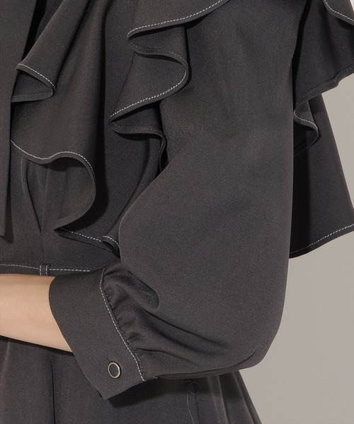 AND COUTURE(アンドクチュール)の「フリルケープ7分袖ワンピース(ワンピース・レディース・ネイビー/ダークブラウン/チャコールグレー・FREE)」の10枚目の写真