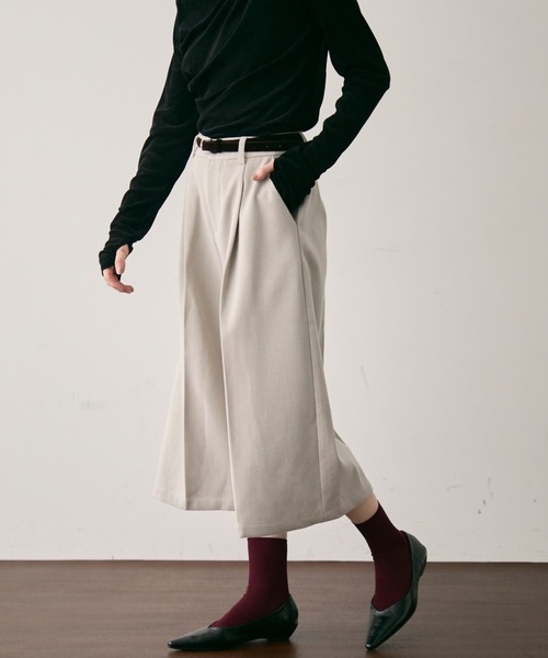 Trish(トリッシュ)の「ベルト付きクロップドバミューダパンツ(その他パンツ・レディース・ブラウン/アイボリー/チャコールグレー・SMALL/MEDIUM)」の9枚目の写真