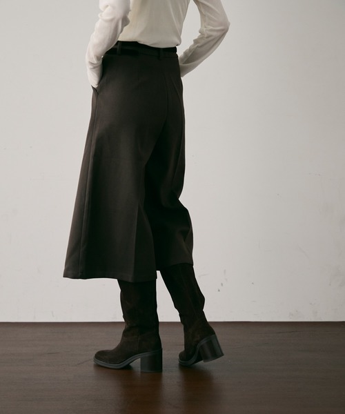Trish(トリッシュ)の「ベルト付きクロップドバミューダパンツ(その他パンツ・レディース・ブラウン/アイボリー/チャコールグレー・SMALL/MEDIUM)」の11枚目の写真