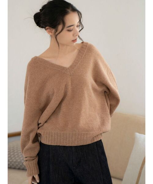 Ungrid（アングリッド）の「ラムウールVネックニット（ニット/セーター・レディース・ライトグレー/レッド/キャメル/アイボリー・FREE）」の3枚目の写真