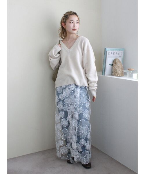 Ungrid（アングリッド）の「ラムウールVネックニット（ニット/セーター・レディース・ライトグレー/レッド/キャメル/アイボリー・FREE）」の18枚目の写真