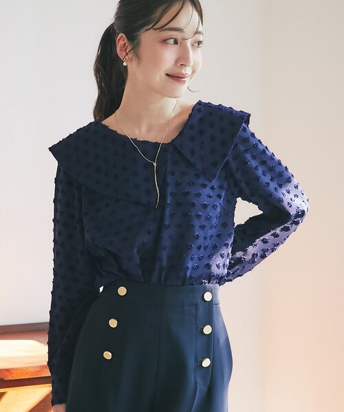 La boutique BonBon(ラブティックボンボン)の「【小顔見え】アシメビッグカラードットジャガードブラウス(シャツ/ブラウス・レディース・ホワイト/ネイビー・FREE)」の1枚目の写真