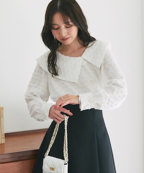 La boutique BonBon(ラブティックボンボン)の「【小顔見え】アシメビッグカラードットジャガードブラウス(シャツ/ブラウス・レディース・ホワイト/ネイビー・FREE)」の9枚目の写真
