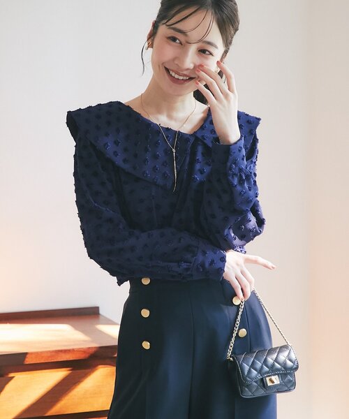 La boutique BonBon(ラブティックボンボン)の「【小顔見え】アシメビッグカラードットジャガードブラウス(シャツ/ブラウス・レディース・ホワイト/ネイビー・FREE)」の19枚目の写真