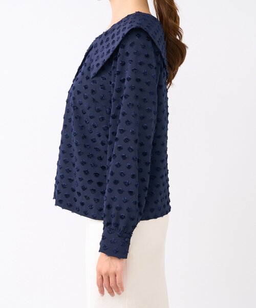 La boutique BonBon(ラブティックボンボン)の「【小顔見え】アシメビッグカラードットジャガードブラウス(シャツ/ブラウス・レディース・ホワイト/ネイビー・FREE)」の3枚目の写真