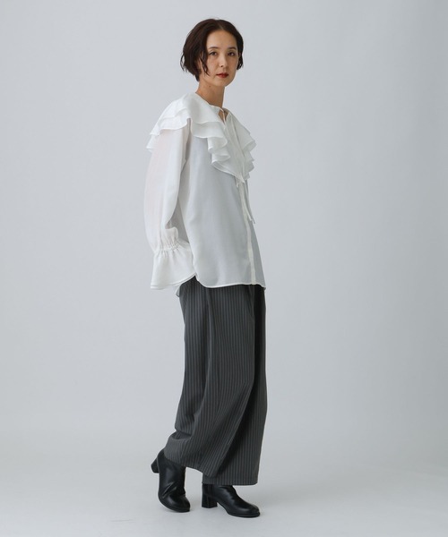 LEPSIM（レプシィム）の「フリルカラーブラウス　582431（シャツ/ブラウス・レディース・オフホワイト/ブラック・FREE）」の8枚目の写真