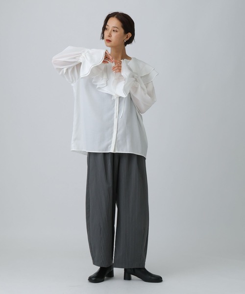 LEPSIM（レプシィム）の「フリルカラーブラウス　582431（シャツ/ブラウス・レディース・オフホワイト/ブラック・FREE）」の4枚目の写真