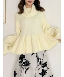 【WEB限定カラーあり】オフタートルペプラムニット