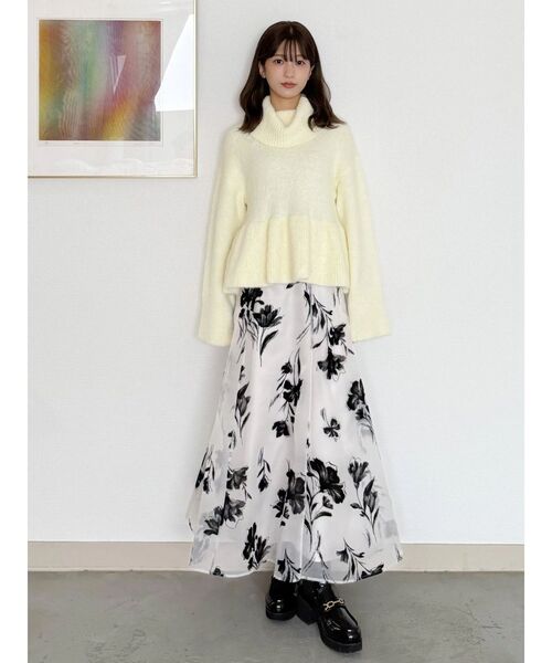 MERCURYDUO(マーキュリーデュオ)の「【WEB限定カラーあり】オフタートルペプラムニット(ニット/セーター・レディース・グレー/オフホワイト/イエロー/ベビーピンク・FREE)」の10枚目の写真