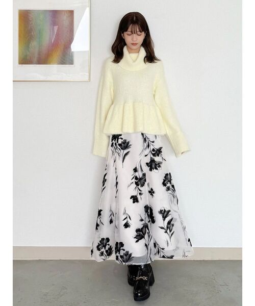 MERCURYDUO(マーキュリーデュオ)の「【WEB限定カラーあり】オフタートルペプラムニット(ニット/セーター・レディース・グレー/オフホワイト/イエロー/ベビーピンク・FREE)」の12枚目の写真