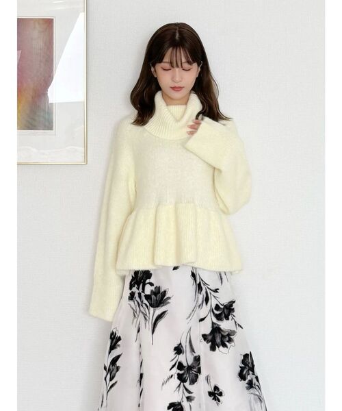 MERCURYDUO(マーキュリーデュオ)の「【WEB限定カラーあり】オフタートルペプラムニット(ニット/セーター・レディース・グレー/オフホワイト/イエロー/ベビーピンク・FREE)」の14枚目の写真