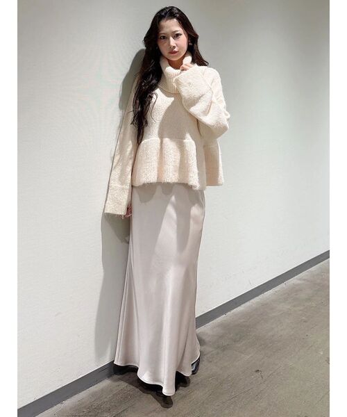 MERCURYDUO（マーキュリーデュオ）の「【WEB限定カラーあり】オフタートルペプラムニット（ニット/セーター・レディース・グレー/オフホワイト/イエロー/ベビーピンク・FREE）」の5枚目の写真