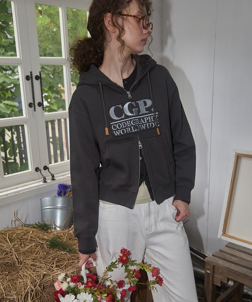 codegraphy(コードグラフィー)の「(Women) Square Point Hooded Zip-up CBEWWTC030(パーカー・レディース・アッシュグレー/スミクロ・SMALL/MEDIUM)」の11枚目の写真